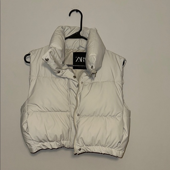 Zara White Puffer Vest - Picture 1 of 2